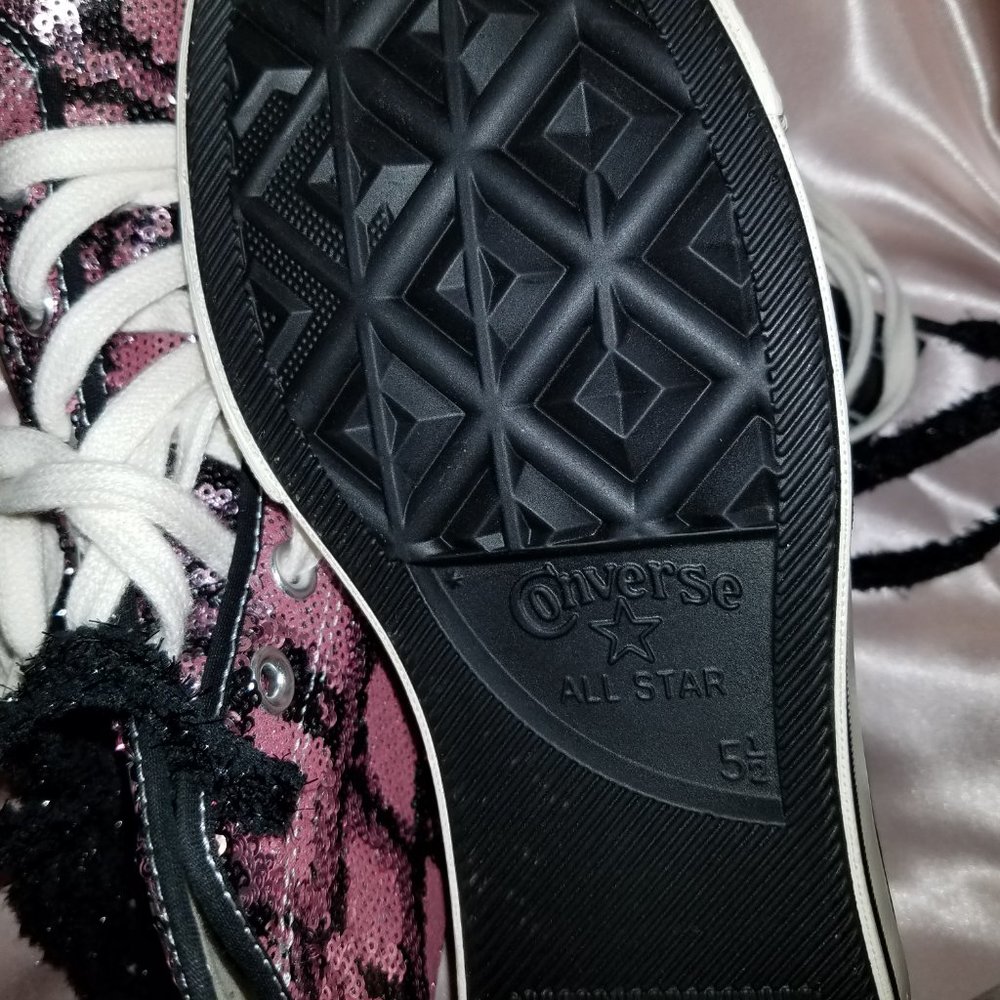 NIB Converse - Picture 2 of 6